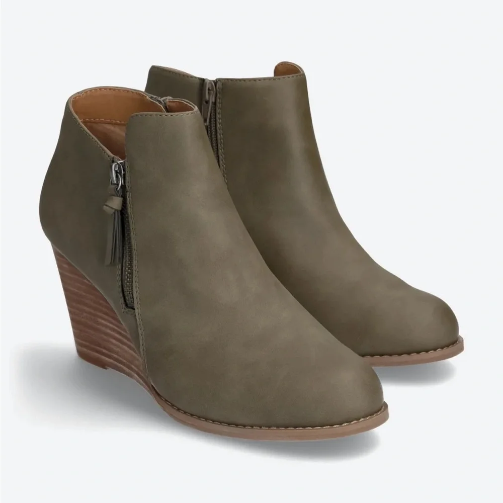 Report Womens Olive Guine Zipper Wedge Heeled Bootie Boots Size 7.5 NWOB
